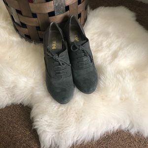 NEW! Gray heel booties